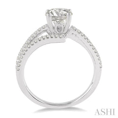 Round Shape Diamond Engagement Ring