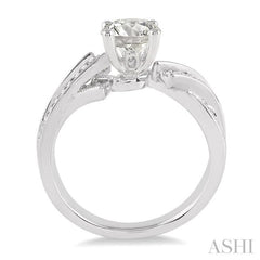 Round Shape Diamond Engagement Ring