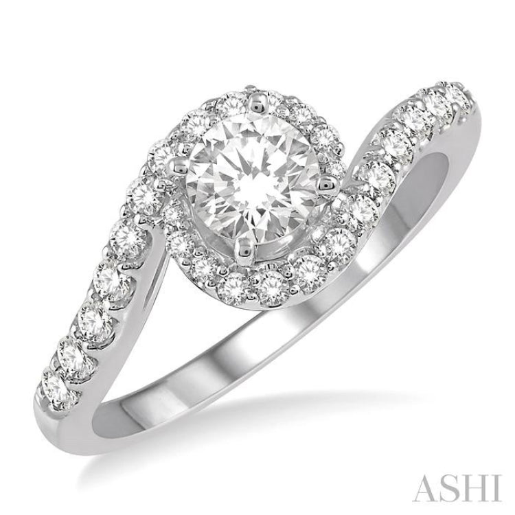 Round Shape Halo Diamond Engagement Ring