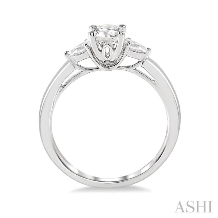 Round Shape Semi-Mount Diamond Engagement Ring