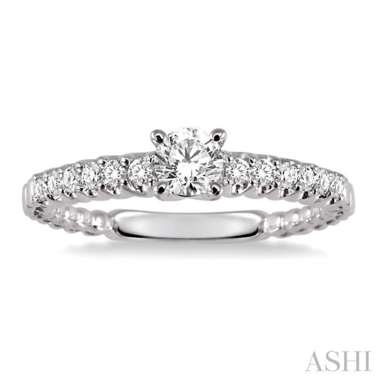 Round Shape Diamond Engagement Ring