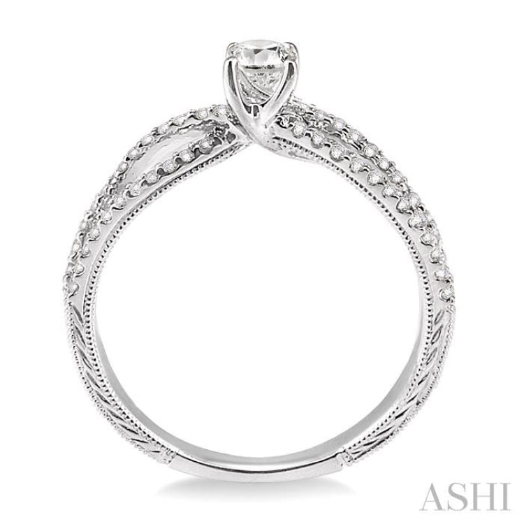 Round Shape Diamond Engagement Ring