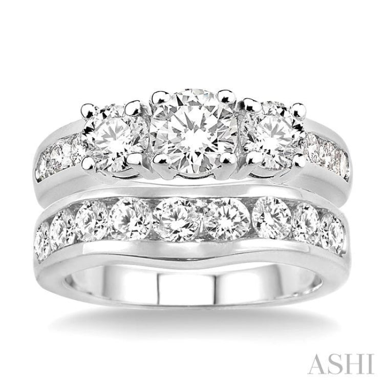 Round Shape Past Present & Future Diamond Wedding Set