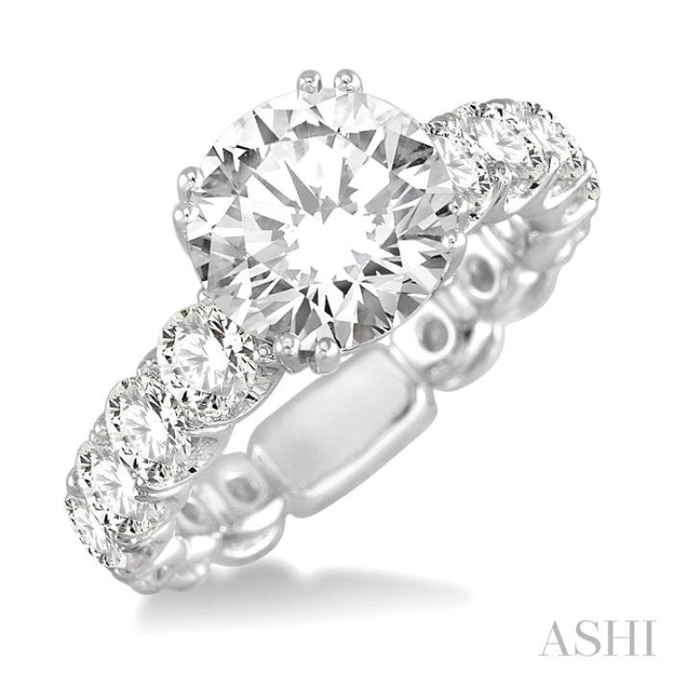 Round Shape Semi-Mount Diamond Engagement Ring