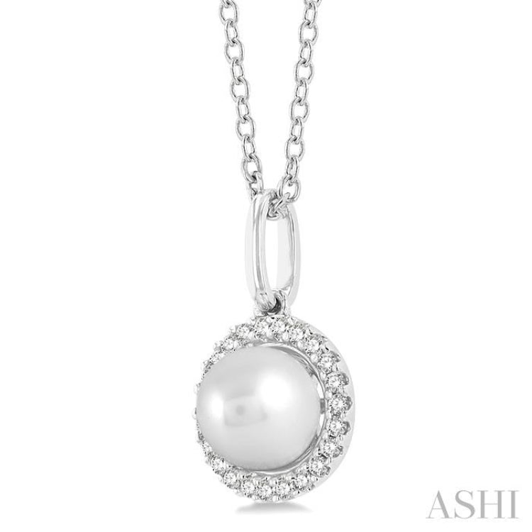 Pearl & Petite Halo Diamond Fashion Pendant