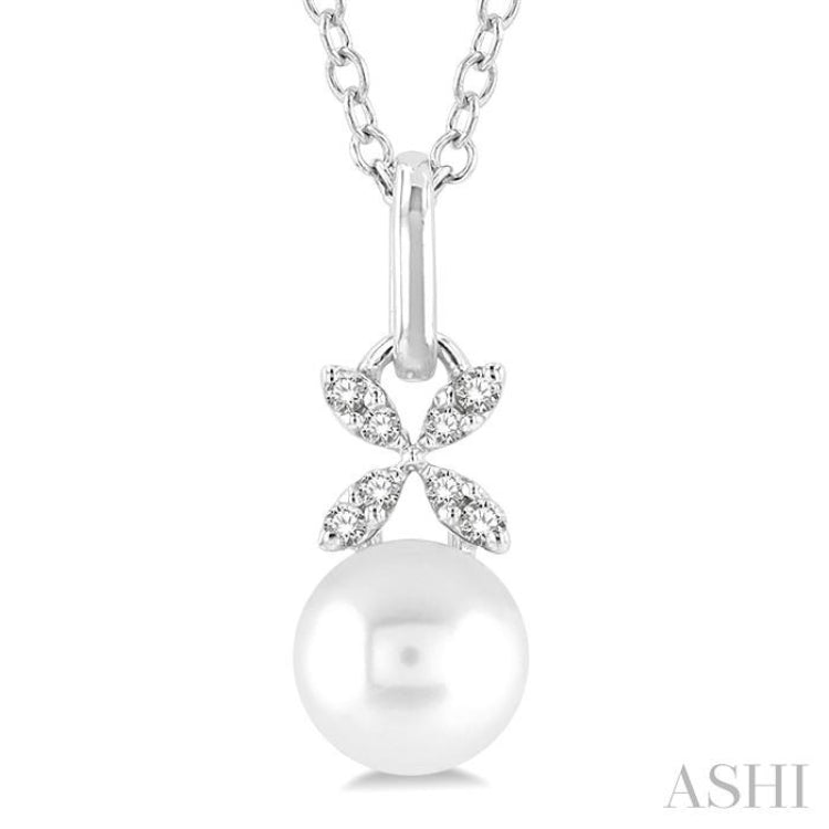 Pearl & Petite Diamond Fashion Pendant