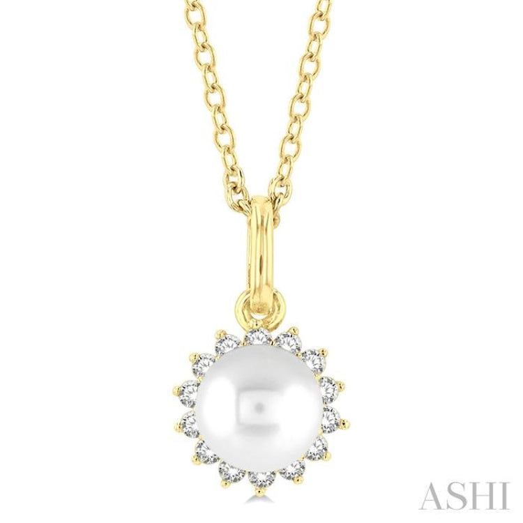 Pearl & Petite Halo Diamond Fashion Pendant