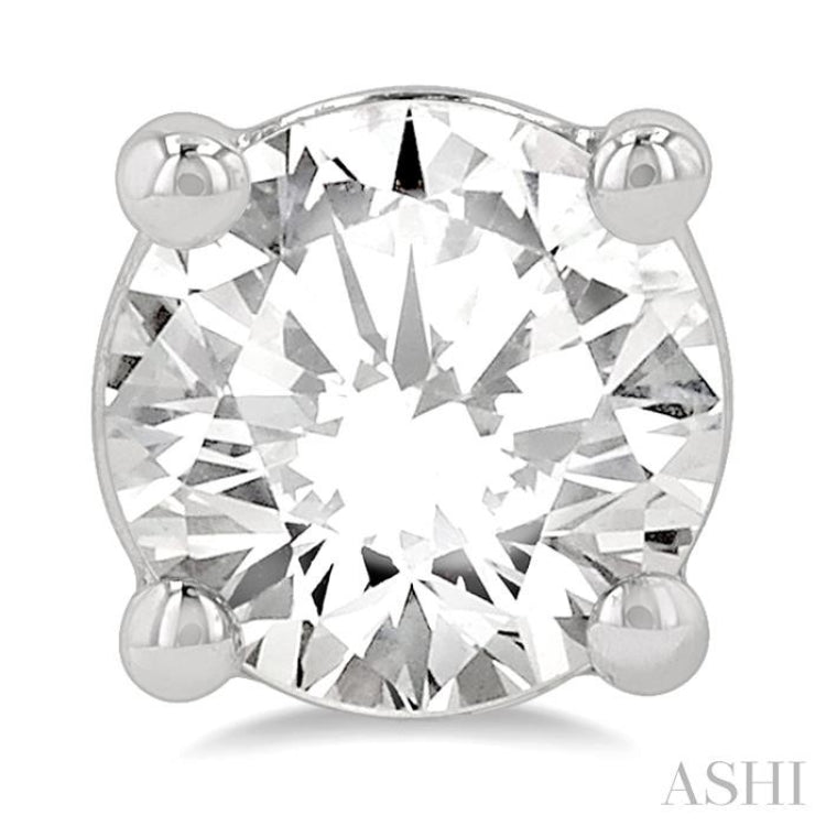 Round Shape Diamond Stud Earrings