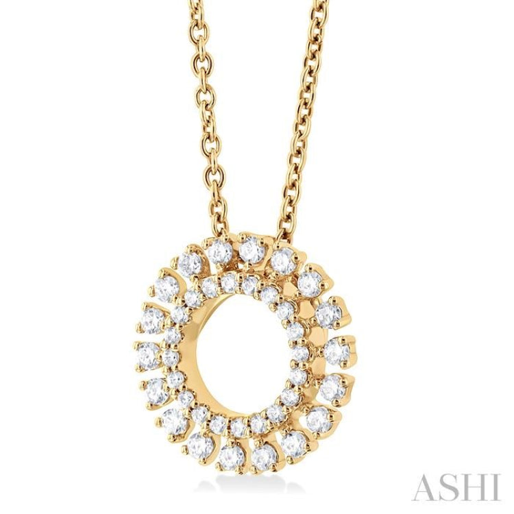 1/4 Ctw Circle Round Cut Diamond Fashion Pendant With Chain in 10K Yellow Gold