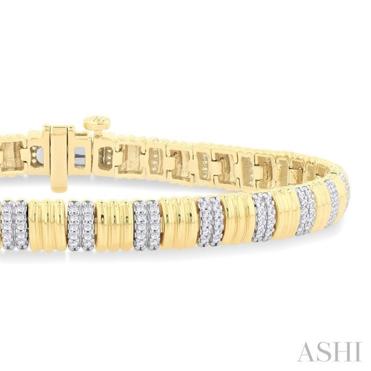 3/4 ctw Ribbed Round Cut Diamond Fashion Bracelet in 10K Yellow Gold