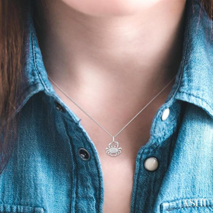 1/6 Ctw Petite Crab Round Cut Diamond Fashion Pendant With Chain in 10K White Gold