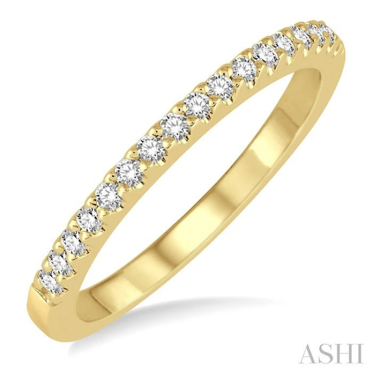 1/6 ctw Round Cut Diamond Wedding Band in 14K Yellow Gold