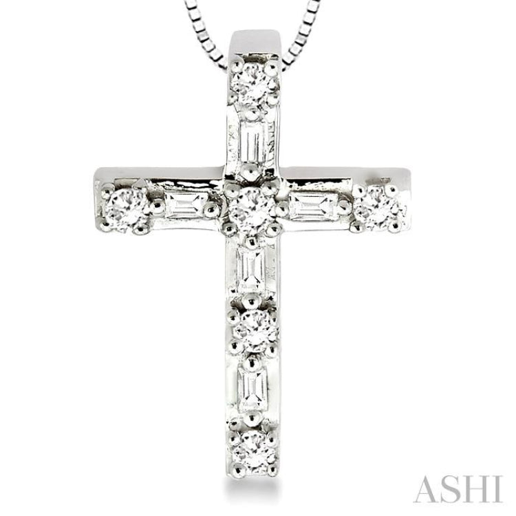 1/4 Ctw Diamond Cross Pendant in 14K White Gold with chain