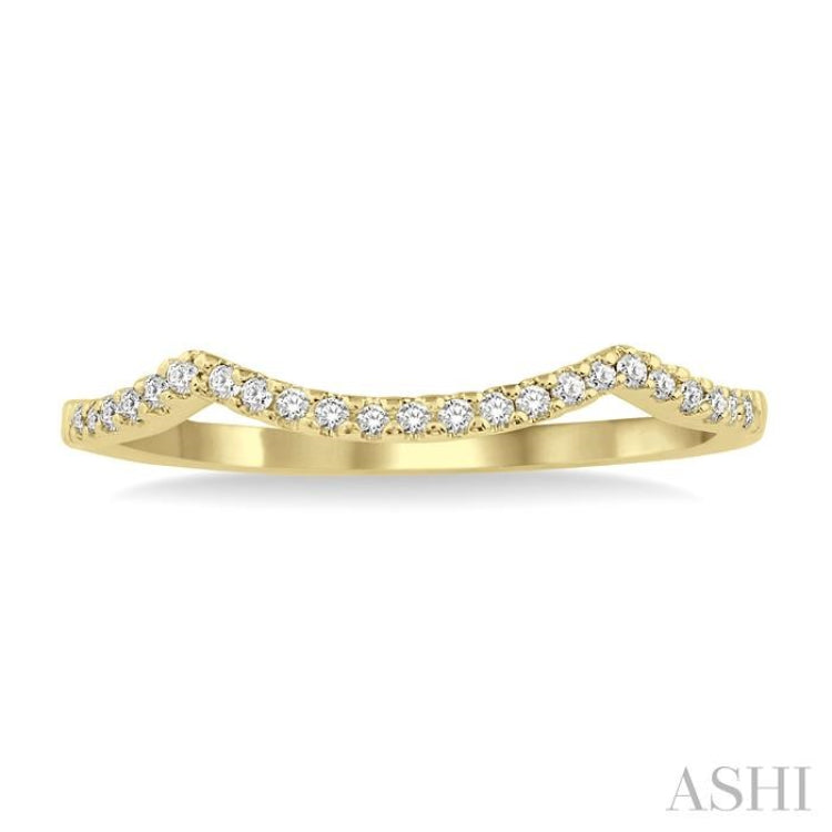 1/10 Ctw Round Cut Diamond Wedding Band in 14K Yellow Gold