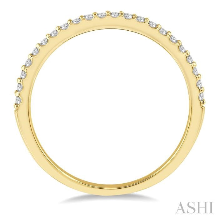 1/6 Ctw Round Cut Diamond Wedding Band in 14K Yellow Gold