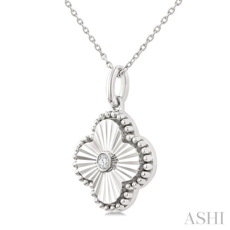 1/20 Ctw Clover Fluted Medallion Round Cut Diamond Pirouette Pendant With Chain in Sterling Silver