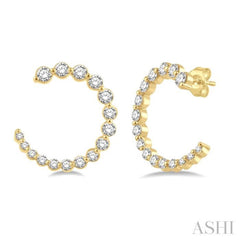 3/4 Ctw Graduated Round Cut Diamond Open Hoop Earrings in 14K Yellow Gold